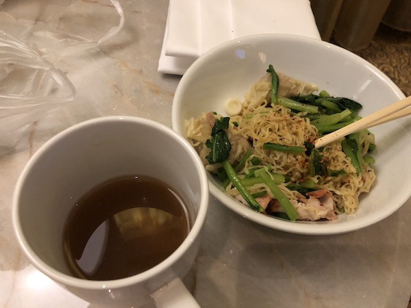 【アソーク】雨でも並ぶタイラーメン屋台でテイクアウトしてみた